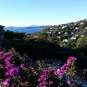 https://lecrin-bleu.fr-provencehotel.com